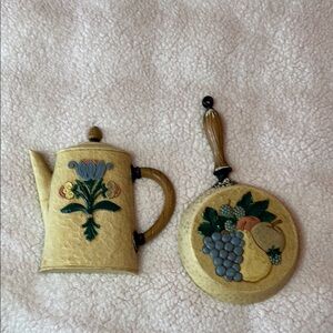 Home Interiors Cream and Black Kitchen Tools Set